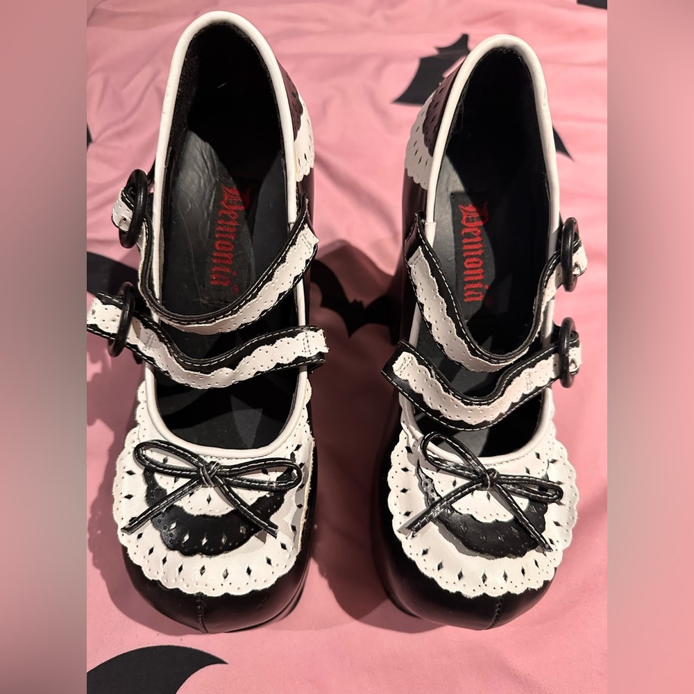 Vintage rare DEMONIA heel pumps 8